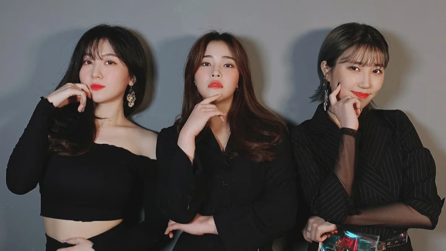 Q.O.S banner