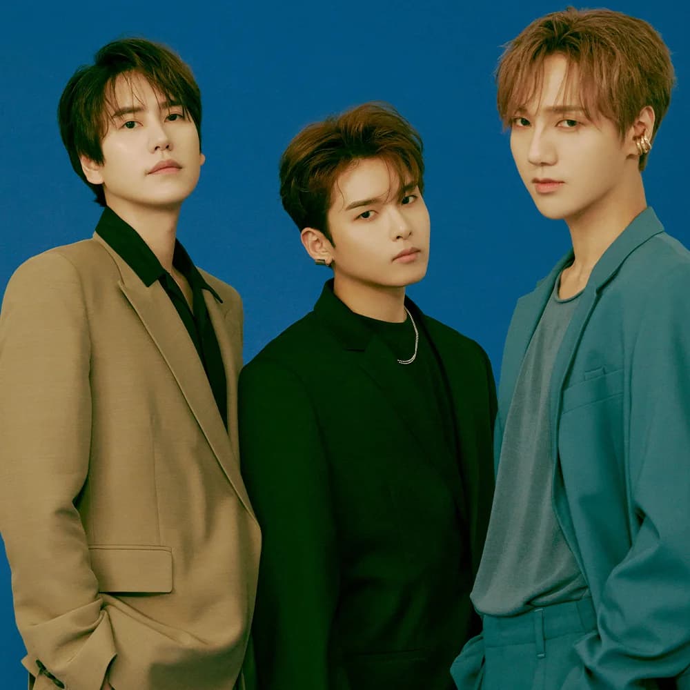 SUPER JUNIOR-K.R.Y. banner