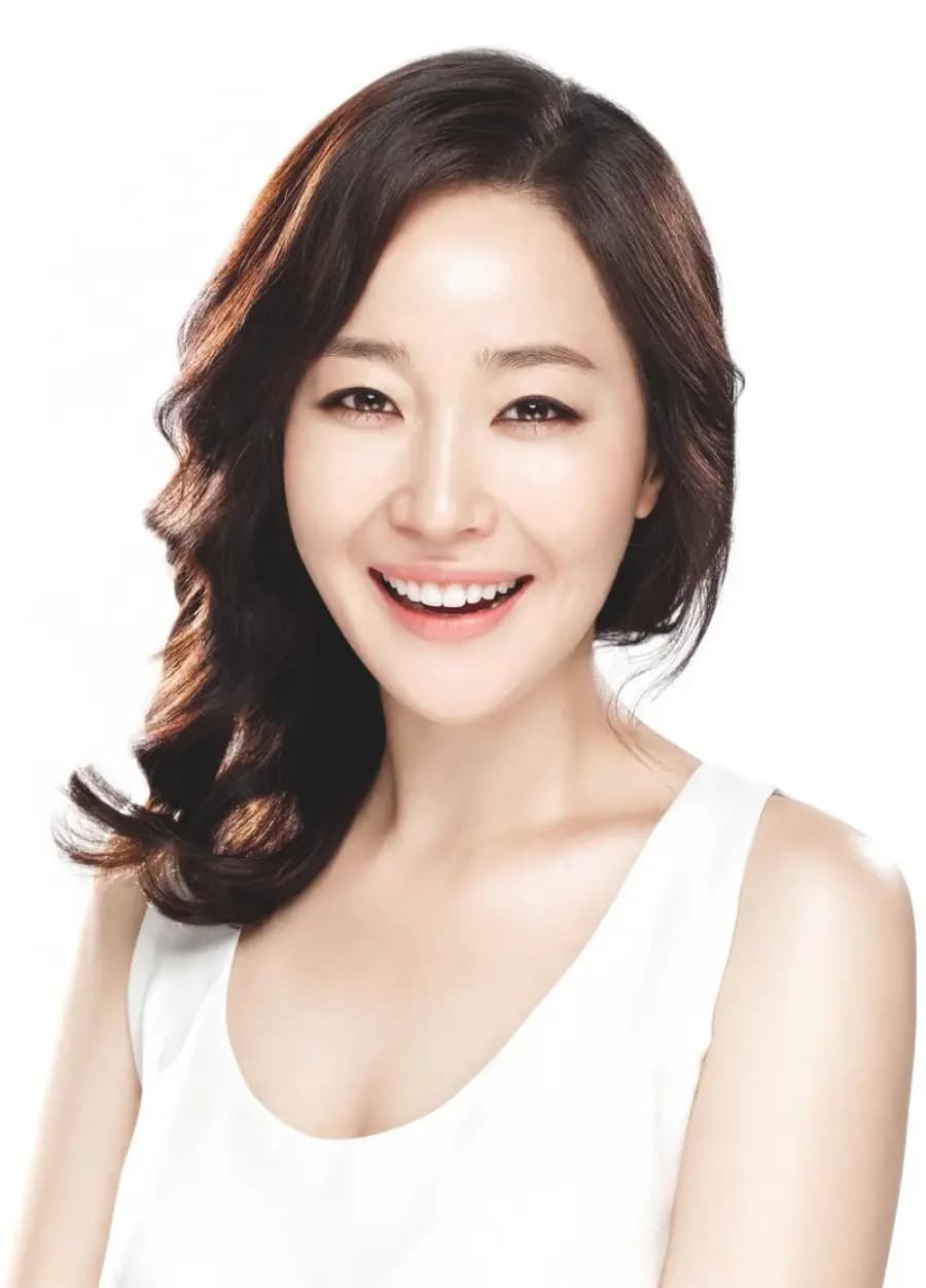 Uhm Ji-won banner