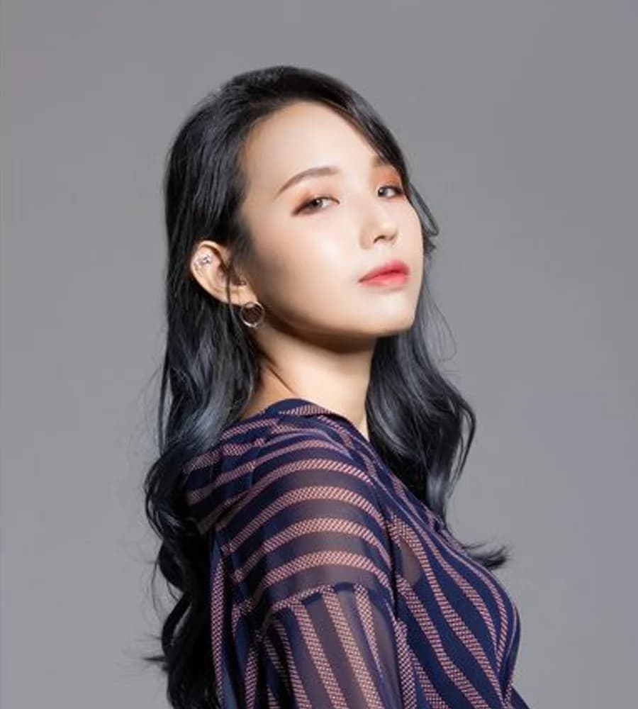 Park Seeun banner