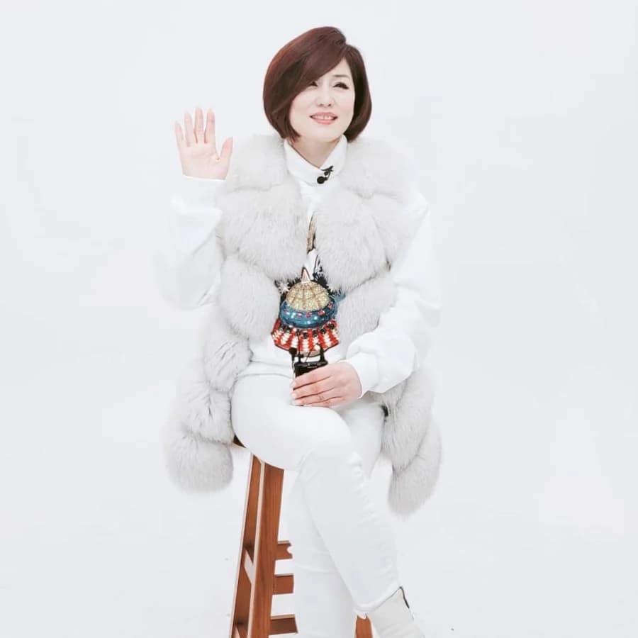 Han Hyejin banner