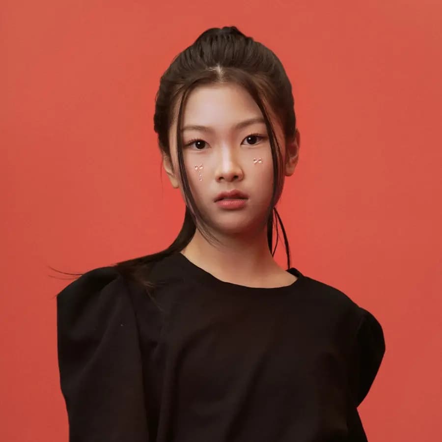 Lee Hyobi banner