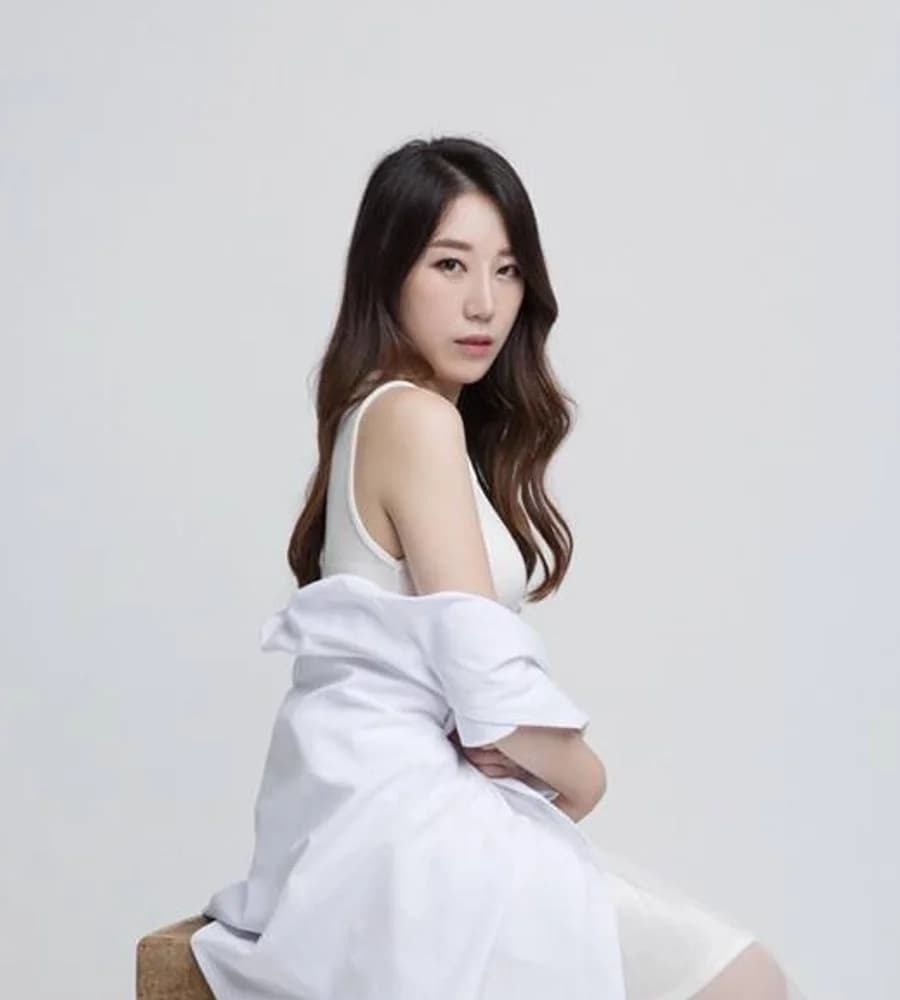 Jiwoo banner