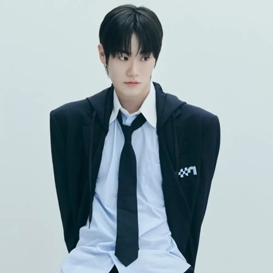 Kim Yoonsue banner