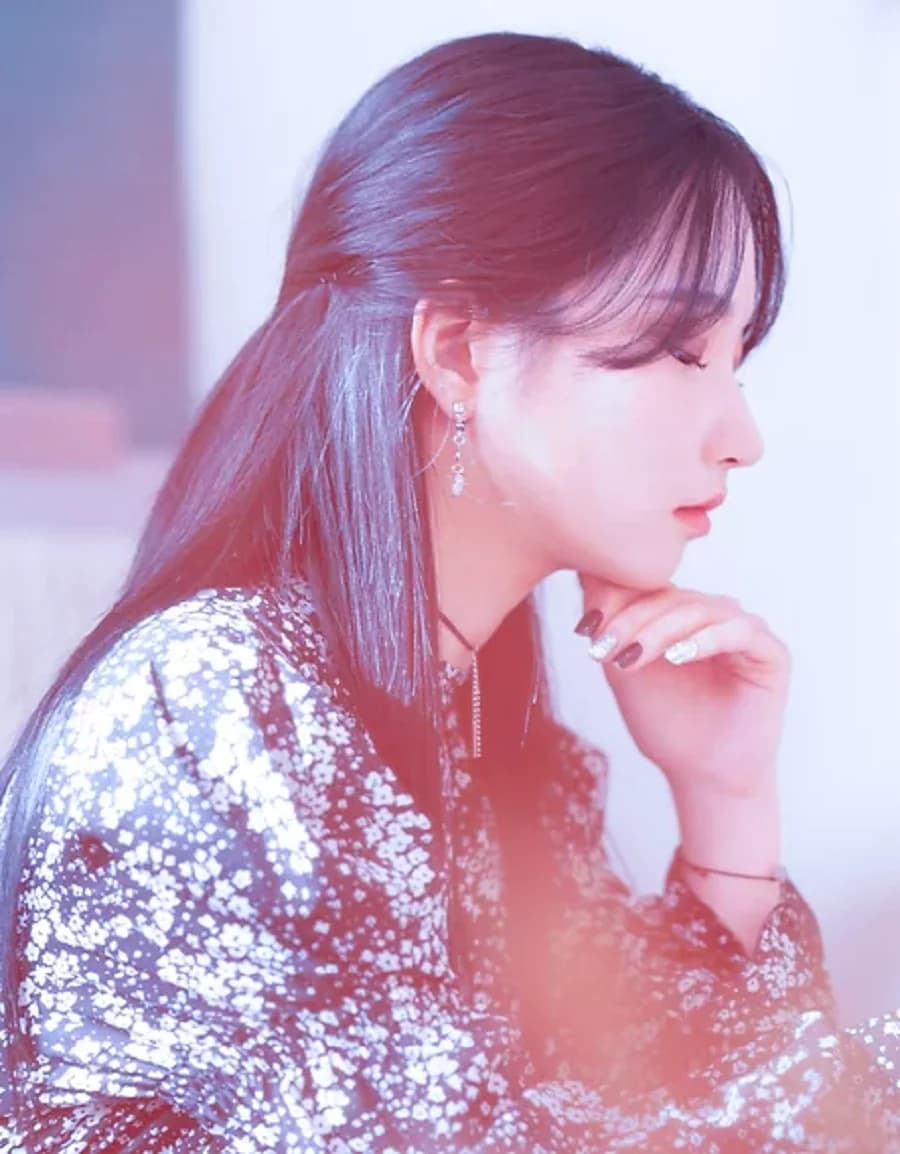 Lee Hye banner