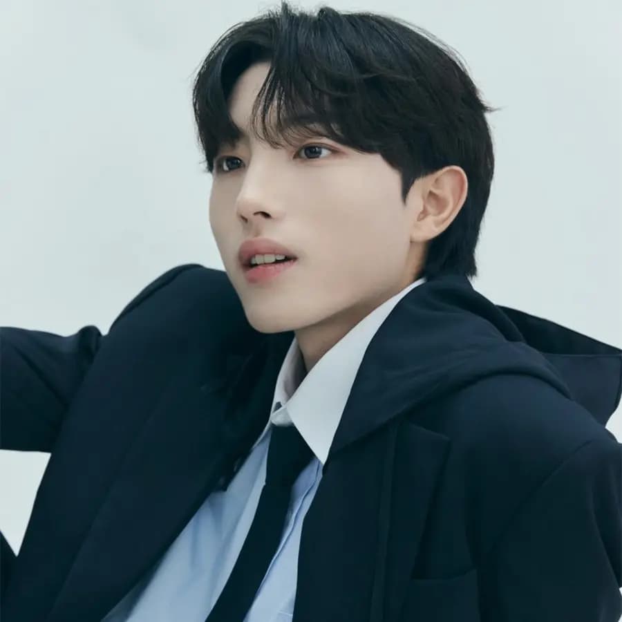 Lee Junseon banner