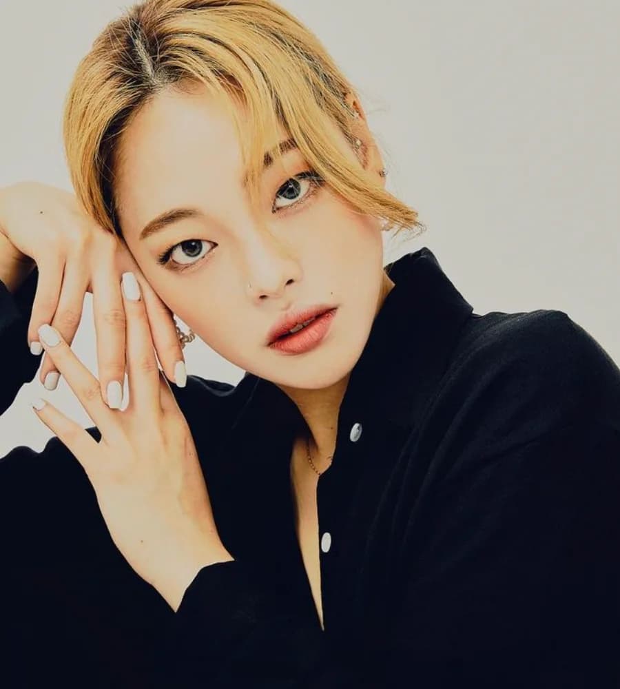 Kim Yeonkyung banner