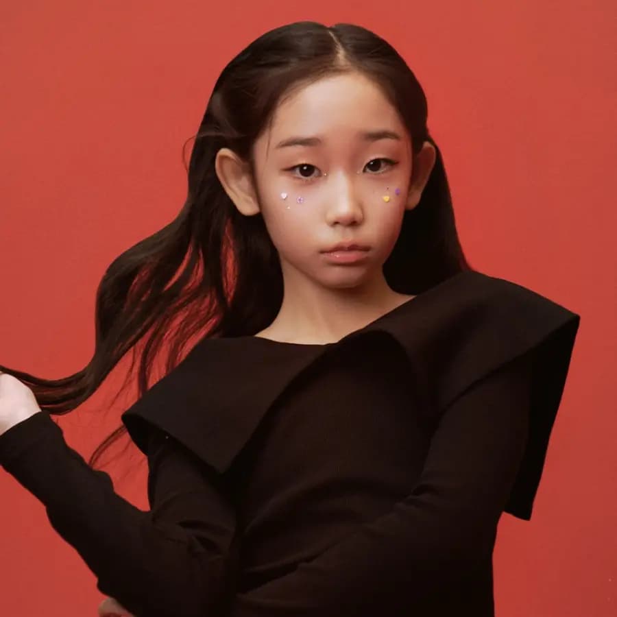 Lee Yebin banner