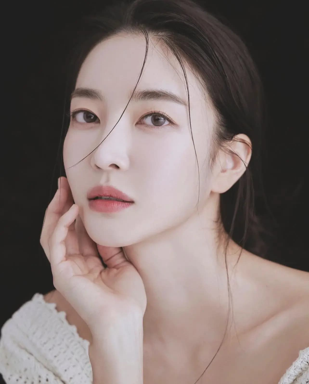 Kim Yun Jee banner