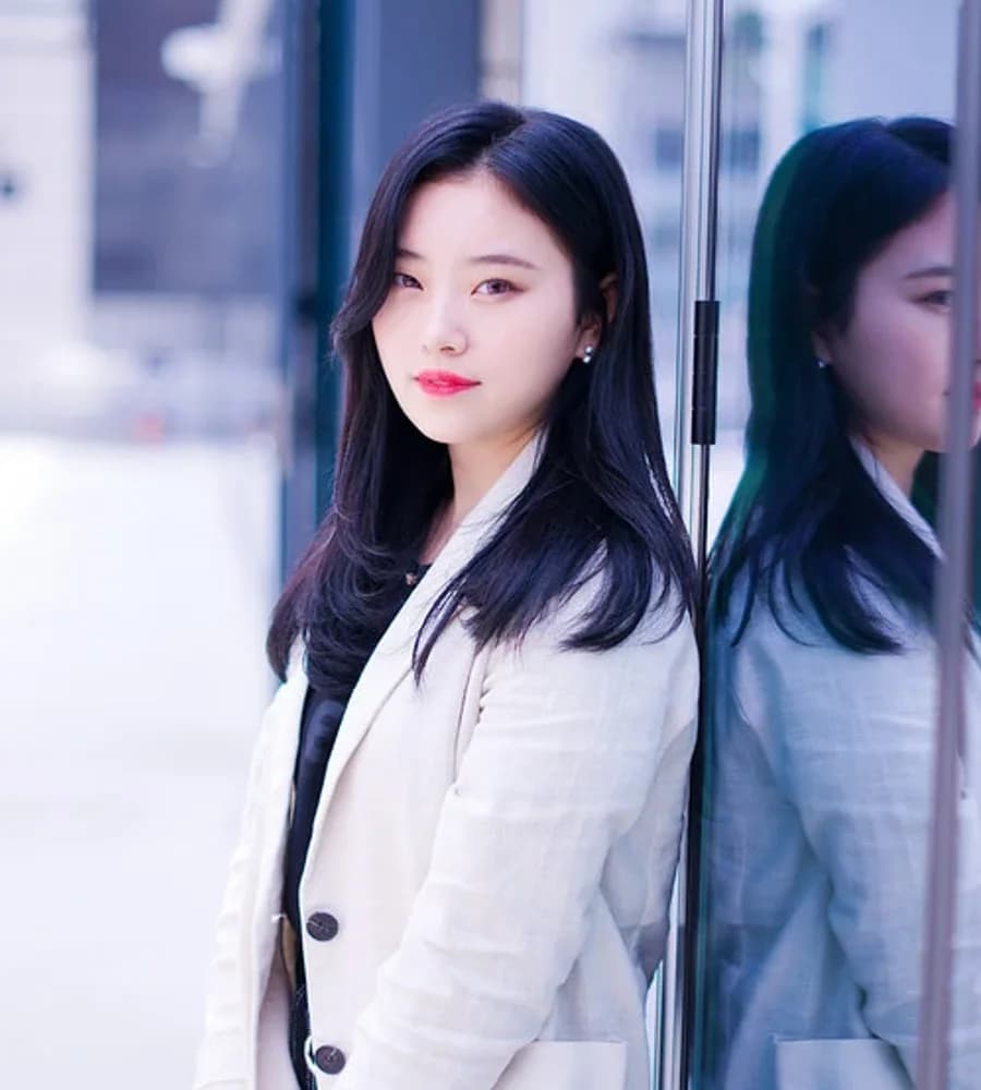 Lee Bom banner