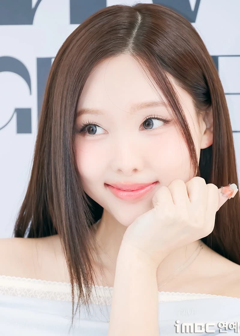 260421 Nayeon at “GROVE” Photowall